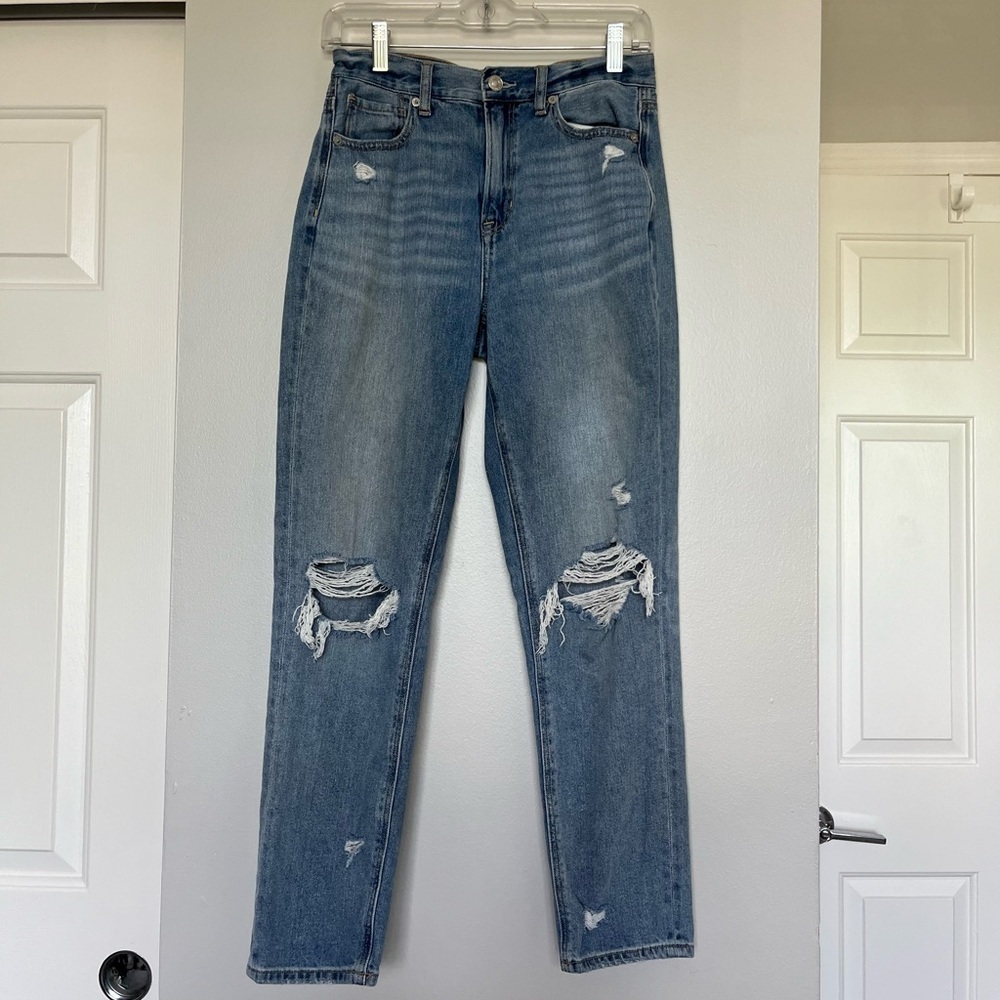 American Eagle Size 4 High Waisted Mom Jean Ripped Knee